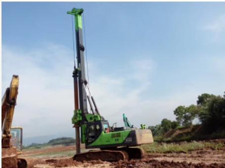 เครื่องขุดขุดน้ํา ฐานขุดขุดหิน เครื่องเจาะหิน KR150A 1300mm เครื่องเจาะหินไฮดรอลิก
