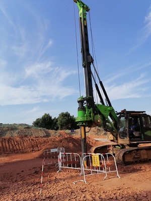 เครื่องเจาะดินแบบกำหนดเอง เครื่องเจาะหิน เครื่องเจาะดิน Max. ความดันฝูงชน 260 kN เท่าไหร่