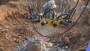 30 Mpa Max Crowd Pressure Hydraulic Pile Breaker เส้นผ่านศูนย์กลางเสาเข็ม 300 ~ 1050 mm จังหวะฝูงชน 135 mm