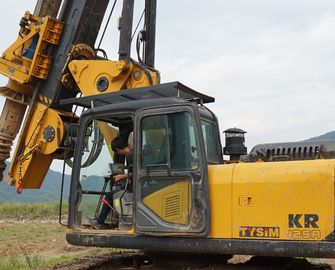 KR80A 28 m เจาะลึกดีไฮดรอลิกเครื่องตอกเสาเข็มเจาะแบบโรตารี่ด้วยความเร็วในการหมุน 8 ~ 30 รอบต่อนาที