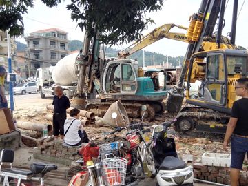 เครื่องตอกเสาเข็มขนาดใหญ่ 50,000 กก. พร้อมระบบไฮดรอลิก 32 MPa และแรงดึงสูงสุด 100kN สำหรับงานเจาะ